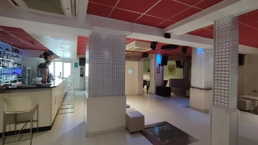 Propiedad comercial de 170m² en Villamartin, Spain No. 672 № 1