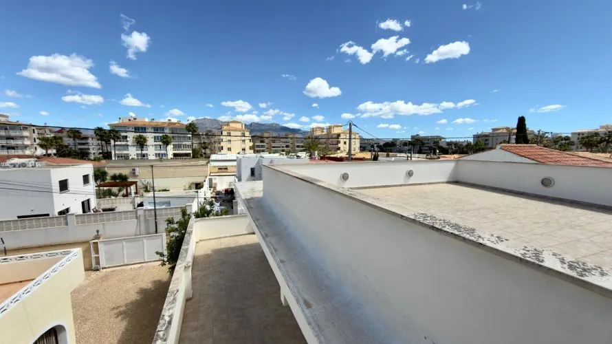 Сasa de 4 dormitorios en Albir, Spain No. 913 № 8