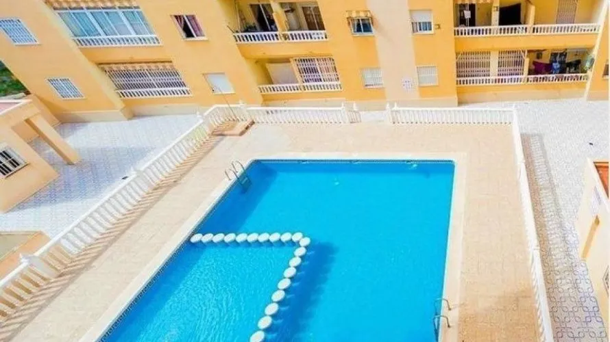 Apartamento de 2 dormitorios en Torrevieja, Spain No. 2961