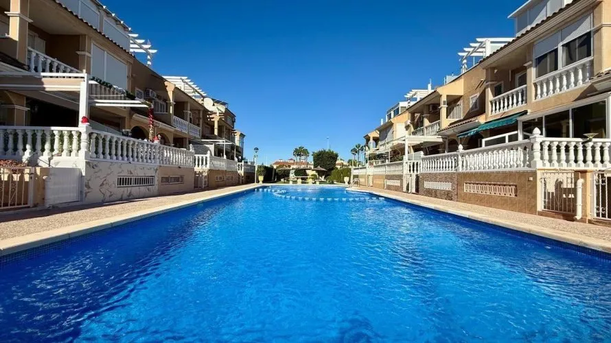 Villa de 4 dormitorios en Playa Flamenca II, Spain No. 175 № 3