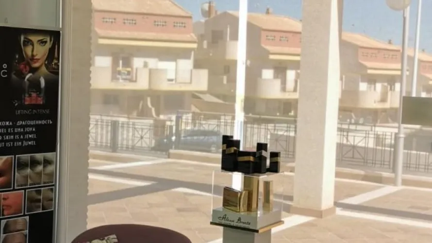 Propiedad comercial de en La Zenia, Spain No. 288 № 21