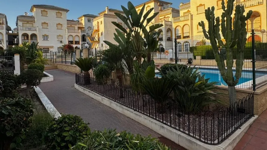 Apartamento de 3 dormitorios en Torrevieja, Spain No. 831 № 14
