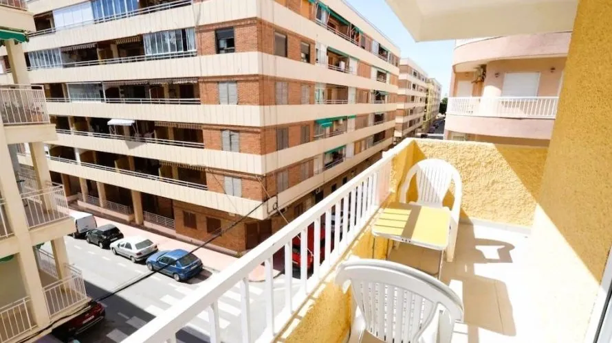 Apartamento de 3 dormitorios en Torrevieja, Spain No. 1194 № 1