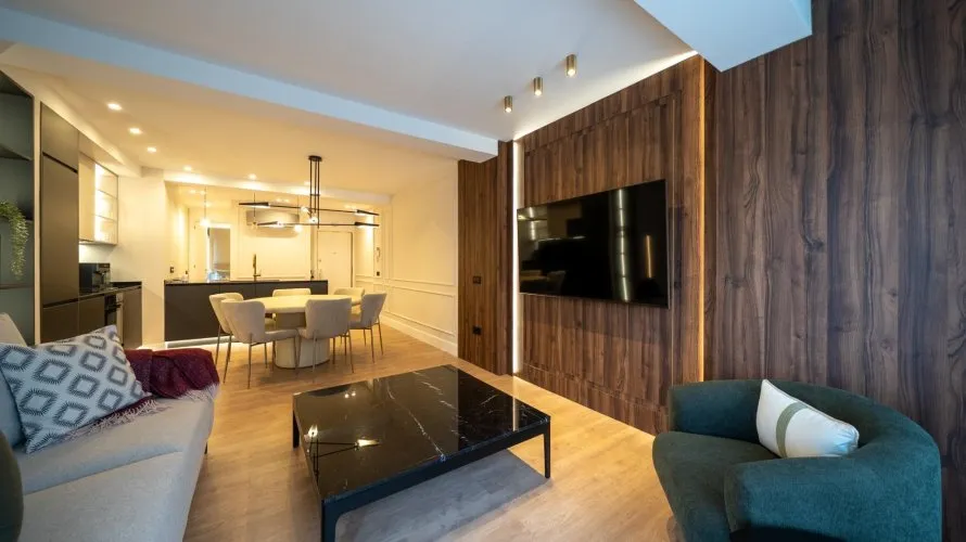 Apartamento de 3 dormitorios en Madrid, Spain No. 164 № 3