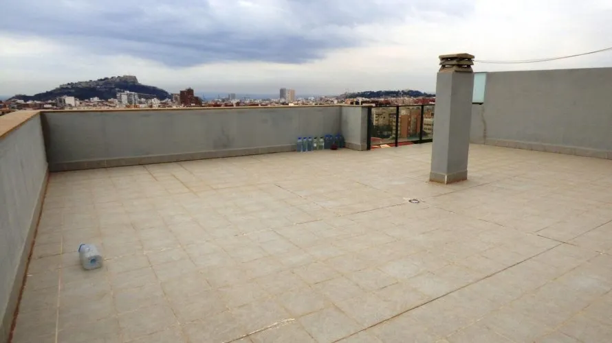 Ático de 4 dormitorios en Alicante, Spain No. 135 № 1