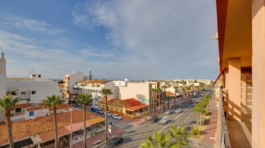 Apartamento de 3 dormitorios en Torrevieja, Spain No. 908 № 11