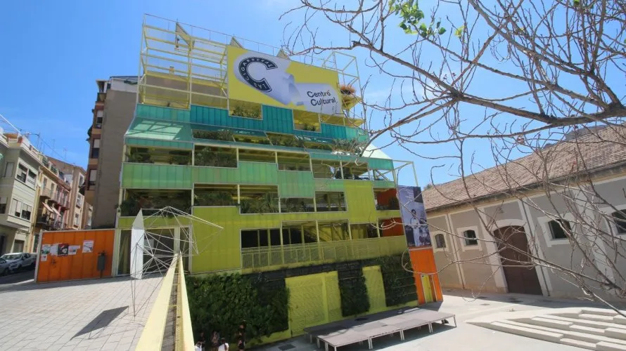 Propiedad comercial de 24 dormitorios en Alicante, Spain No. 451 № 14
