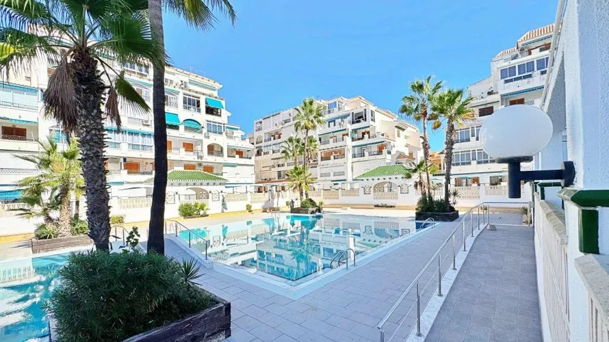 Apartamento de 1 dormitorio en Torrevieja, Spain No. 1077 № 16