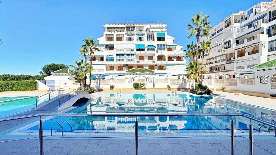 Apartamento de 1 dormitorio en Torrevieja, Spain No. 1077 № 15