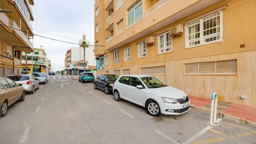 Apartamento de 2 dormitorios en Torrevieja, Spain No. 2859
