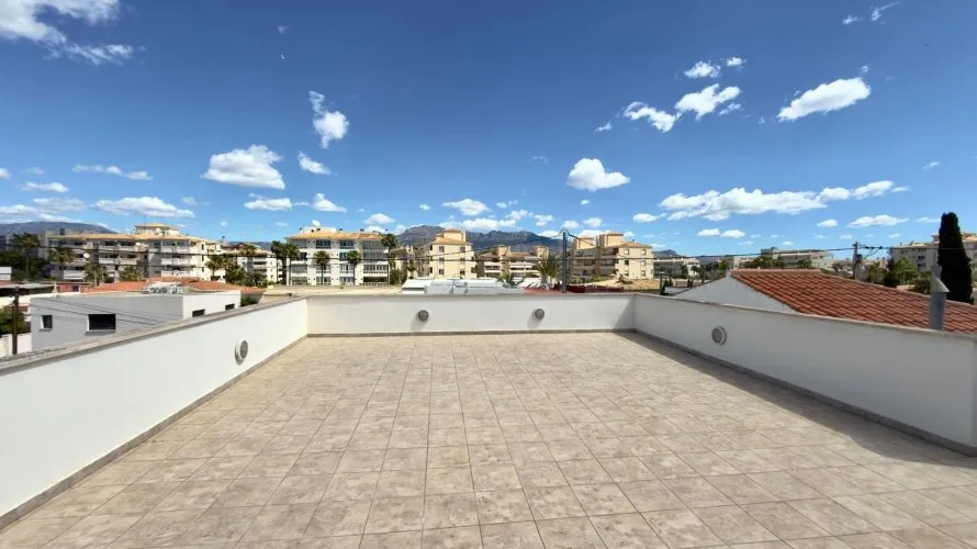 Сasa de 4 dormitorios en Albir, Spain No. 913 № 9