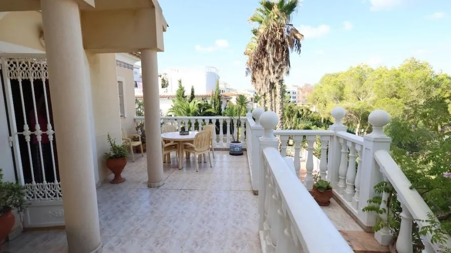 Apartamento de 5 dormitorios en Alicante, Spain No. 981