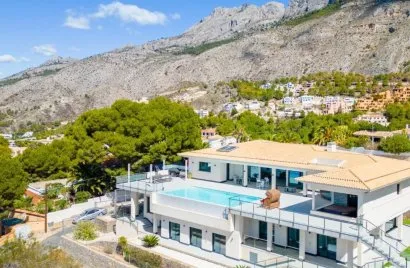Villa de 5 dormitorios en Zona Altea Hills, Spain No. 935