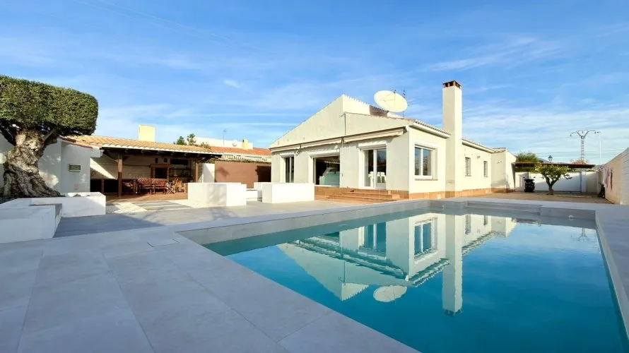 Apartamento de 3 dormitorios en El Campello, Spain No. 1069 № 2