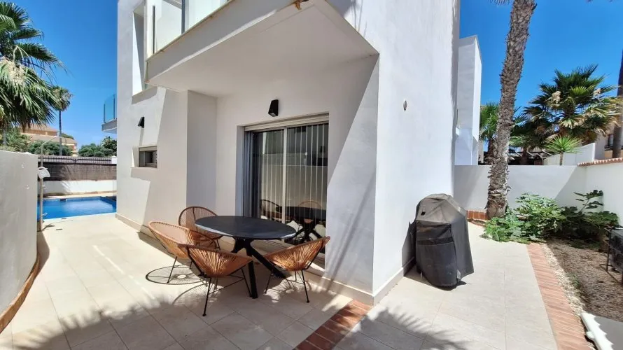 Apartamento de 3 dormitorios en Torrevieja, Spain No. 1493 № 1