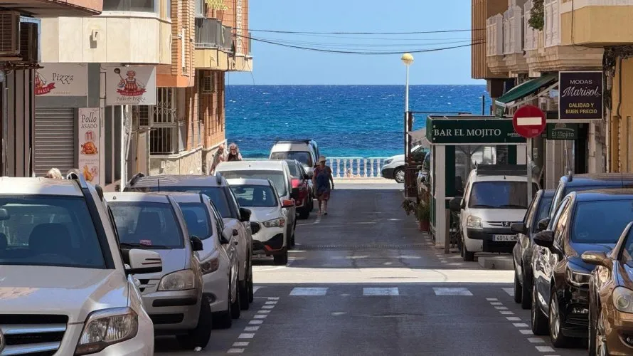 Propiedad comercial de 261m² en Torrevieja, Spain No. 2746