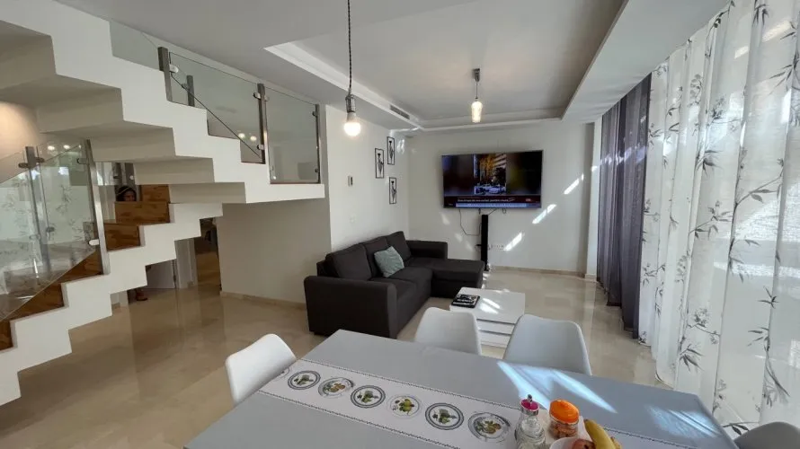 Apartamento de 3 dormitorios en Villajoyosa, Spain No. 393 № 1