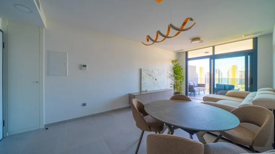 Apartamento de 2 dormitorios en Benidorm, Spain No. 974
