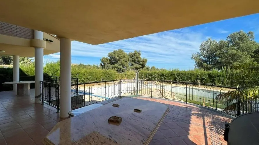 Apartamento de 4 dormitorios en Manises, Spain No. 1369 № 2