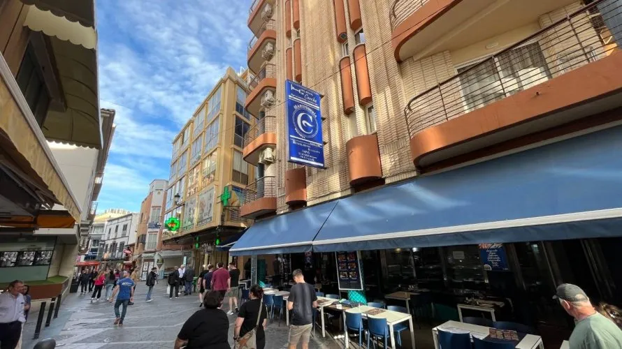 Propiedad comercial de 597m² en Benidorm, Spain No. 560 № 1