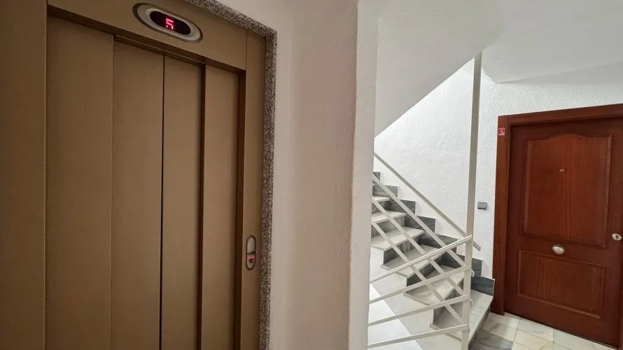 Apartamento de 3 dormitorios en Torrevieja, Spain No. 1381 № 1
