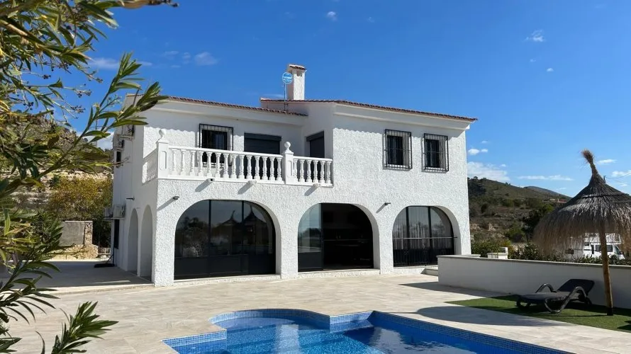Сasa de 4 dormitorios en Villajoyosa, Spain No. 841 № 1