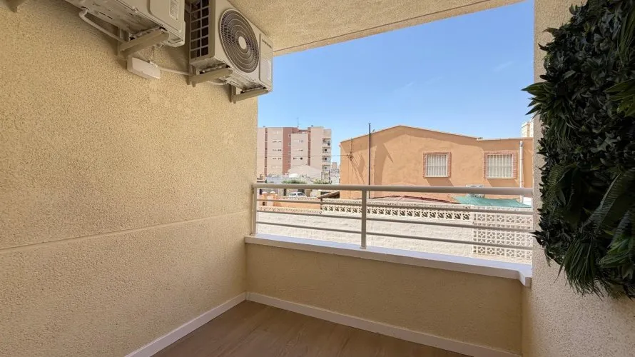 Apartamento de 2 dormitorios en Nueva Torrevieja, Spain No. 2936 № 2
