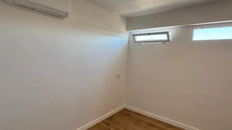 Apartamento de 3 dormitorios en Manises, Spain No. 2891 № 3