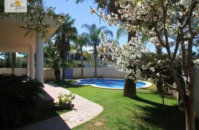 Apartamento de 4 dormitorios en L'Eliana, Spain No. 1370