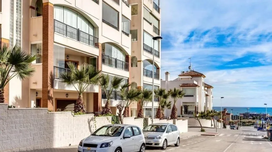 Apartamento de 3 dormitorios en Guardamar del Segura, Spain No. 663 № 15