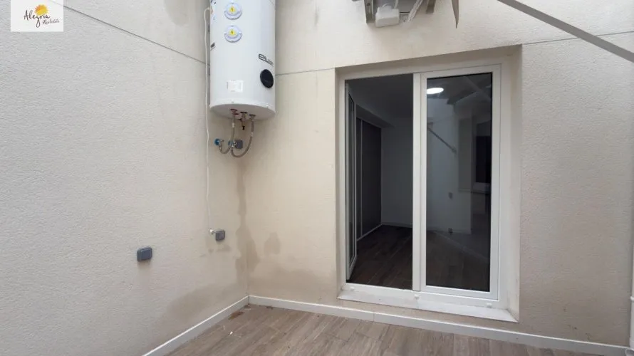 Propiedad comercial de 8 dormitorios en Alicante, Spain No. 251 № 4
