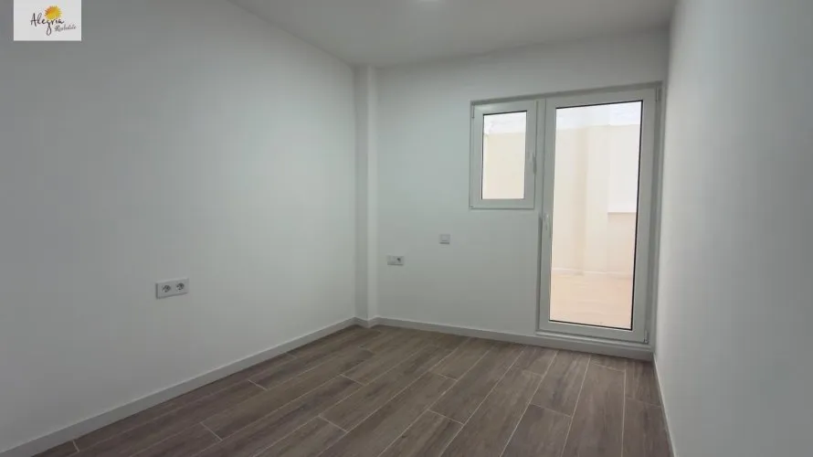 Propiedad comercial de 8 dormitorios en Alicante, Spain No. 251 № 14
