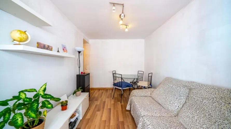Apartamento de 2 dormitorios en Madrid, Spain No. 893 № 2