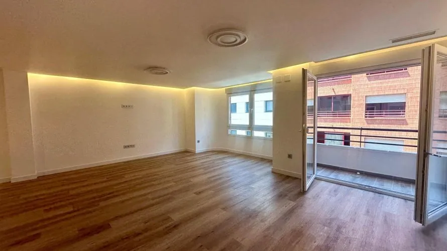 Apartamento de 3 dormitorios en Alicante, Spain No. 1390 № 1