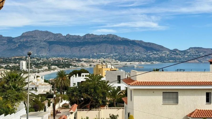 Apartamento de 3 dormitorios en L'Alfàs del Pi, Spain No. 1103 № 2