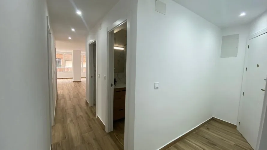 Apartamento de 3 dormitorios en Torrevieja, Spain No. 141 № 3