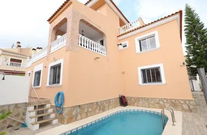 Apartamento de 3 dormitorios en Campoamor, Spain No. 1439