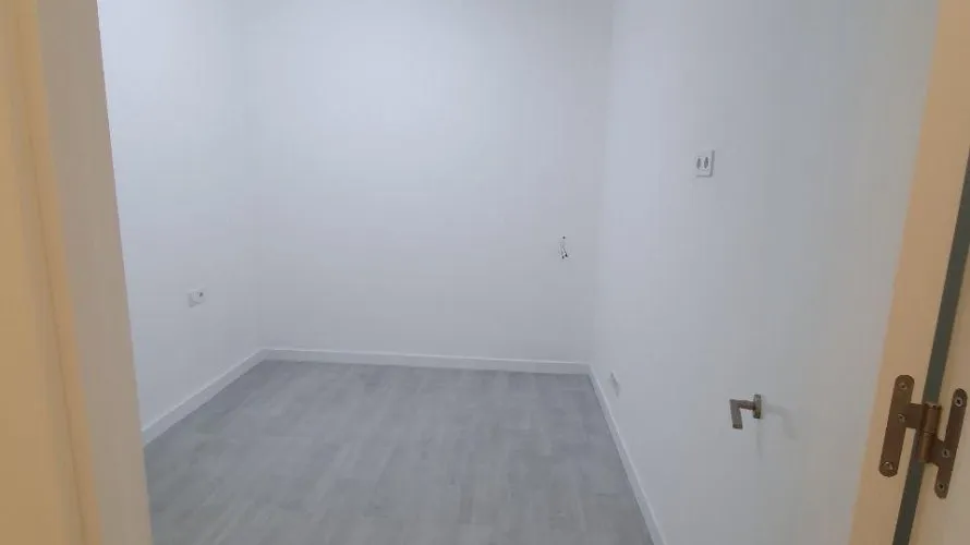 Oficina de 102m² en Alicante, Spain No. 2709 № 2