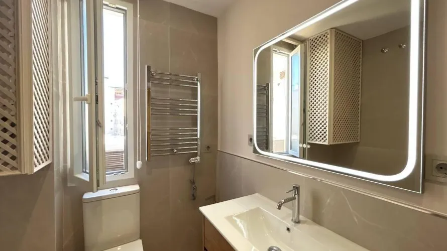 Apartamento de 2 dormitorios en Madrid, Spain No. 1096 № 24