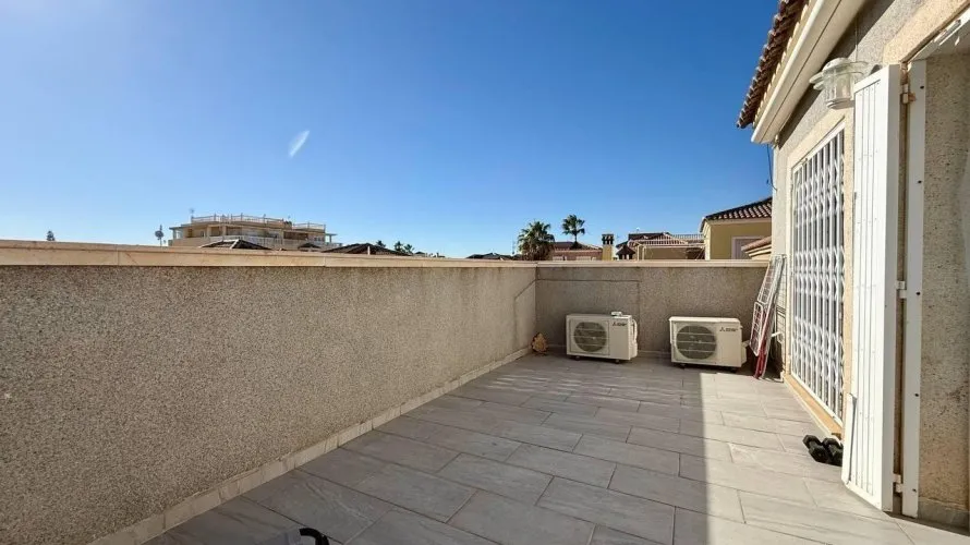 Villa de 4 dormitorios en Playa Flamenca II, Spain No. 175 № 7