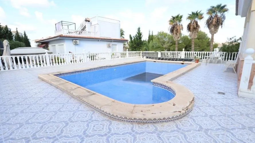 Apartamento de 5 dormitorios en Alicante, Spain No. 981 № 26