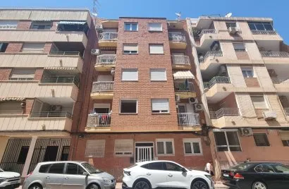 Apartamento de 3 dormitorios en Torrevieja, Spain No. 798