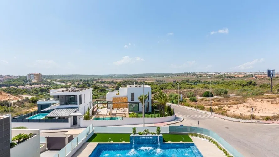 Villa de 3 dormitorios en Campoamor, Spain No. 642 № 2