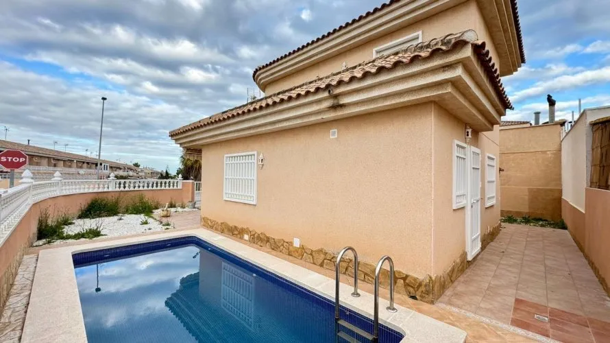 Apartamento de 3 dormitorios en Torrevieja, Spain No. 1088 № 26