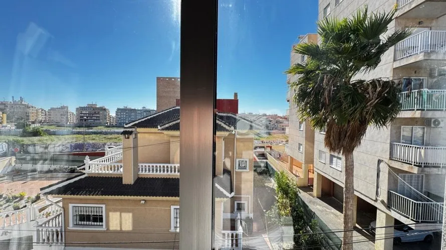 Apartamento de 3 dormitorios en Nueva Torrevieja, Spain No. 1229