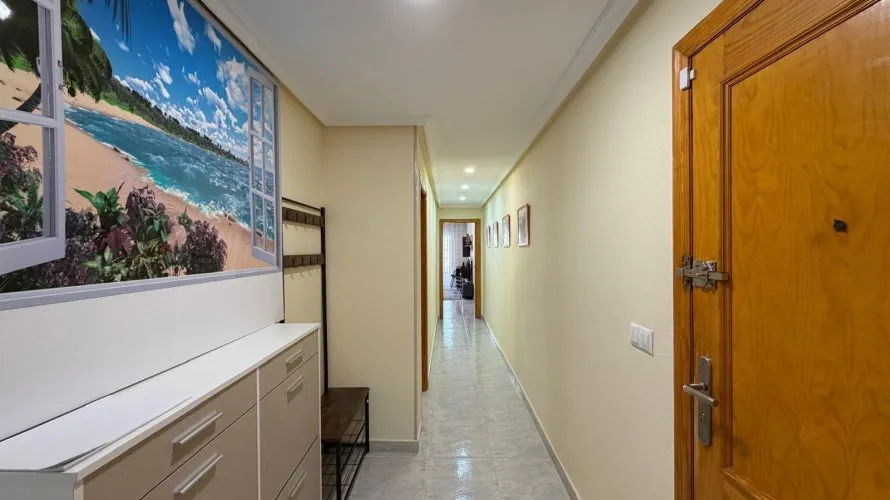 Apartamento de 3 dormitorios en Torrevieja, Spain No. 1052 № 1