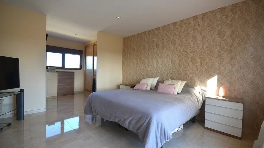 Apartamento de 5 dormitorios en Albacete, Spain No. 1298 № 2