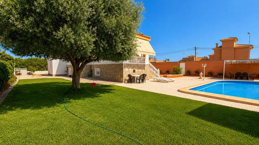 Villa de 200m² en Torrevieja, Spain No. 3088 № 4