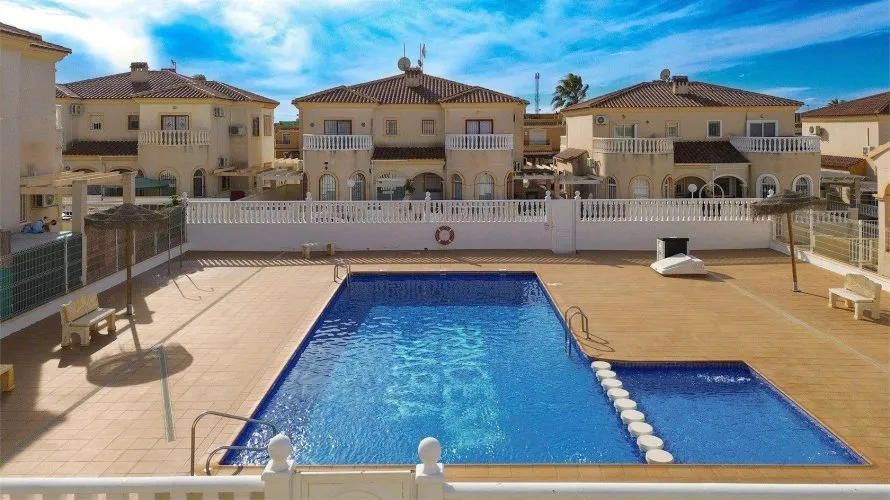 Сasa de 3 dormitorios en Torrevieja, Spain No. 3179 № 4