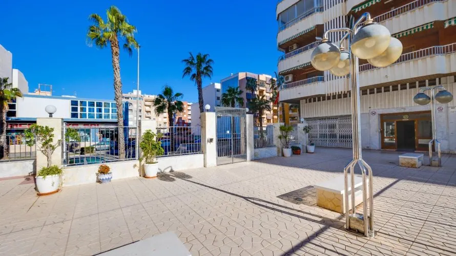 Apartamento de 100m² en Torrevieja, Spain No. 3089